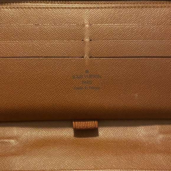 LOUIS VUITTON Monogram Canvas Wallet - Picture 3 of 4